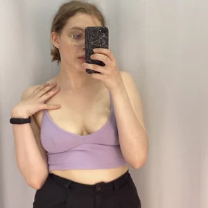 Hot amateur bespectacled chubby girl’s leaked erotic selfies