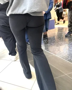 Cute Butt in Mall