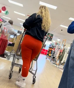 Pawg Blonde Milf in Red Leggins