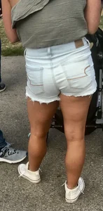 Short shorts at the fair