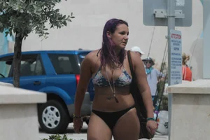 Deerfield Beach girls in bikinis