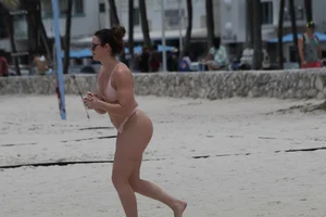 Candid Florida beach and bikini girls