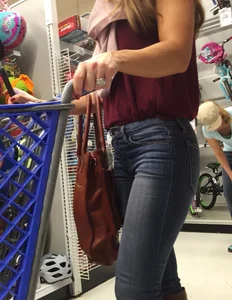 Walmart milf shopping in tight jeans looking hot