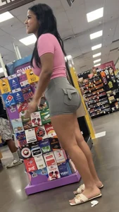 Latina in tiktok legging shorts