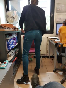 Office lady in tight jeans with vpl