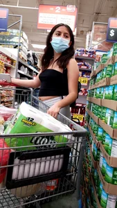 No bra latin teen