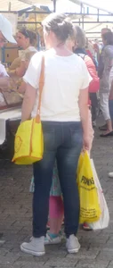 Candid milf wearing tight blue jeans at the street market creepshot