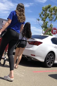 College chick in the parking lot in leggings with a nice ass and vtl