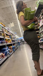 Mom with a nice phat ass