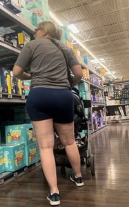 Pawg Mom