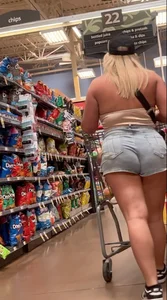 Blonde Mom is a Pawg