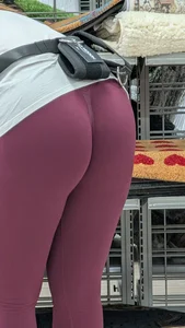 Tight ass red leggings