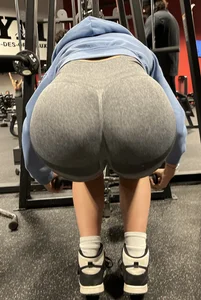 Tall Gym Blonde In Grey Shorts