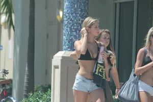 Huge collection of sexy girls out in bikinis in Florida