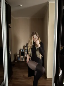 Hot blonde's erotic selfies in lingerie leaked