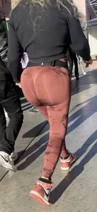 Sexy BBL in brown leggings