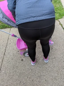 Milf in tight leggings with vpl