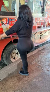 Mature MILF BBL big butt in black leggings [oc]