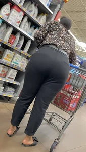 Sexy Juicy Big Bubble Butt Lightskinned Ebony Milf Dressed Classy😮‍💨