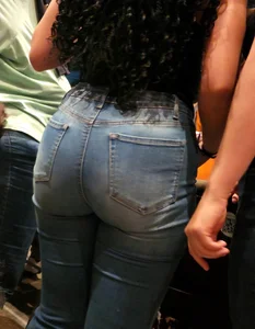 Ebony college girl with perfect bubble ass in jeans