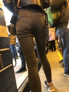 Girl in Leather Jacket and Skinny Jeans Subway Creepshots