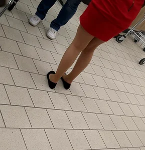 Candid girl in a red skirt and flats, nice legs creepshot