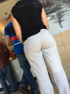 Milf’s Big Ass in White Pants
