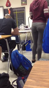 Candid teen in leggings with vpl