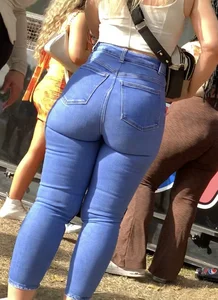 Perfect shape blonde bubble ass ( not oc )
