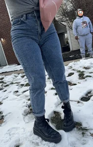 Latina in jeans
