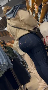 Latina big ass in jeans !(oc)
