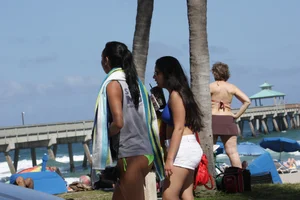 Even more hot and sexy bikini babes in Florida