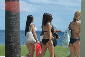 Group of Florida bikini babes and a sexy Asian busted