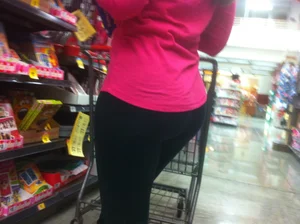 Big Candid Booty in Black Leggings Supermarket Creepshot
