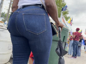 Sexy Fit Thick Round Phat Ass Bubble Booty Latin MILF