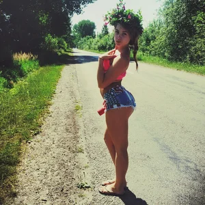 Countryside Candid Teen JB with Big Ass