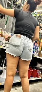 Chica shows bendover abilities + standard caps of chic w nice ass @ Wally‼️