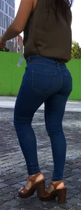 Street Candid Girl With a Hot Round Ass in Tight Jeans