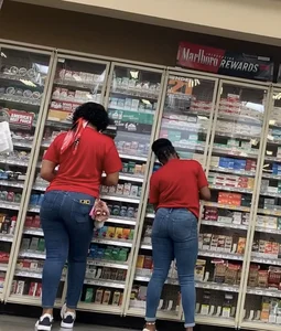 Nice Big Ass Latina in American Eagle Jeans 1