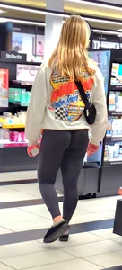 Blonde in gray yogas