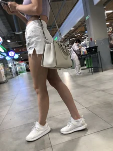 Nice candid legs and booty in shorts mall foodcourt closeups