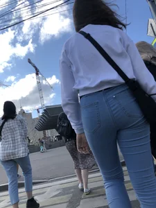 Awesome Butt in Tight Blue Jeans on a Crosswalk Creepshots Gallery