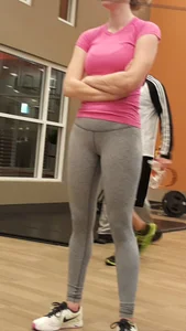 Grey leggings in the gym