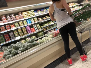Nice Candid Girl in Leggings and a Top Supermarket Creepshot