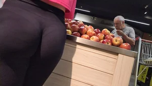 Nice piece of ass at supermarket