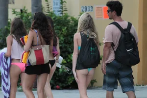 Various sexy Florida beach and bikini girls