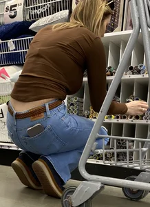 Blonde chic in jeans‼️