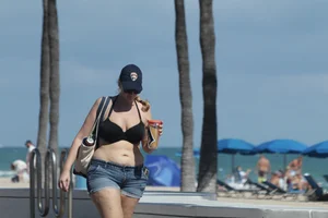 Deerfield Beach bikini babes