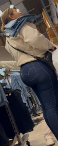 Latina big ass in jeans !(oc)
