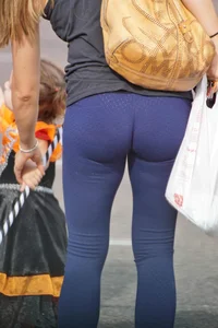 Milf with a great ass in tight blue leggings
